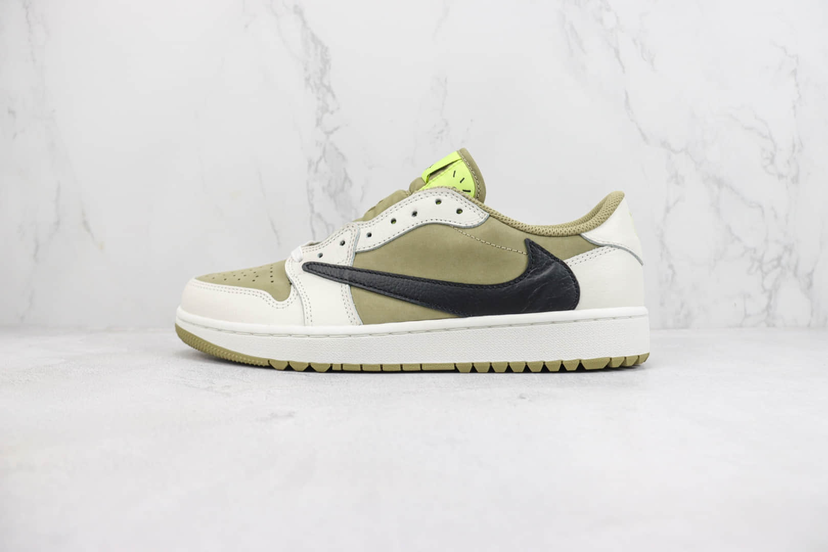 乔丹Travis Scott x Air Jordan 1 Low Golf纯原版本高尔夫AJ1低帮TS联名橄榄绿白黑倒钩板鞋 莆田AJ货源 (ID:100129) - 图片1