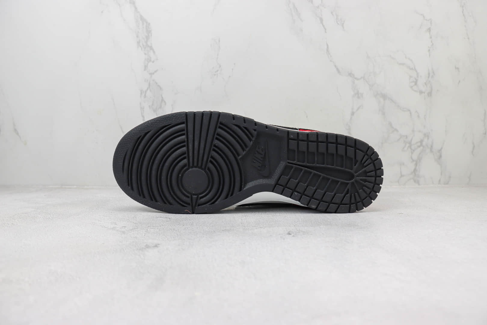 耐克Nike SB Dunk Low纯原版本低帮SB Dunk钻石联名黑白红板鞋 莆田耐克货源 货号:FC1688-124