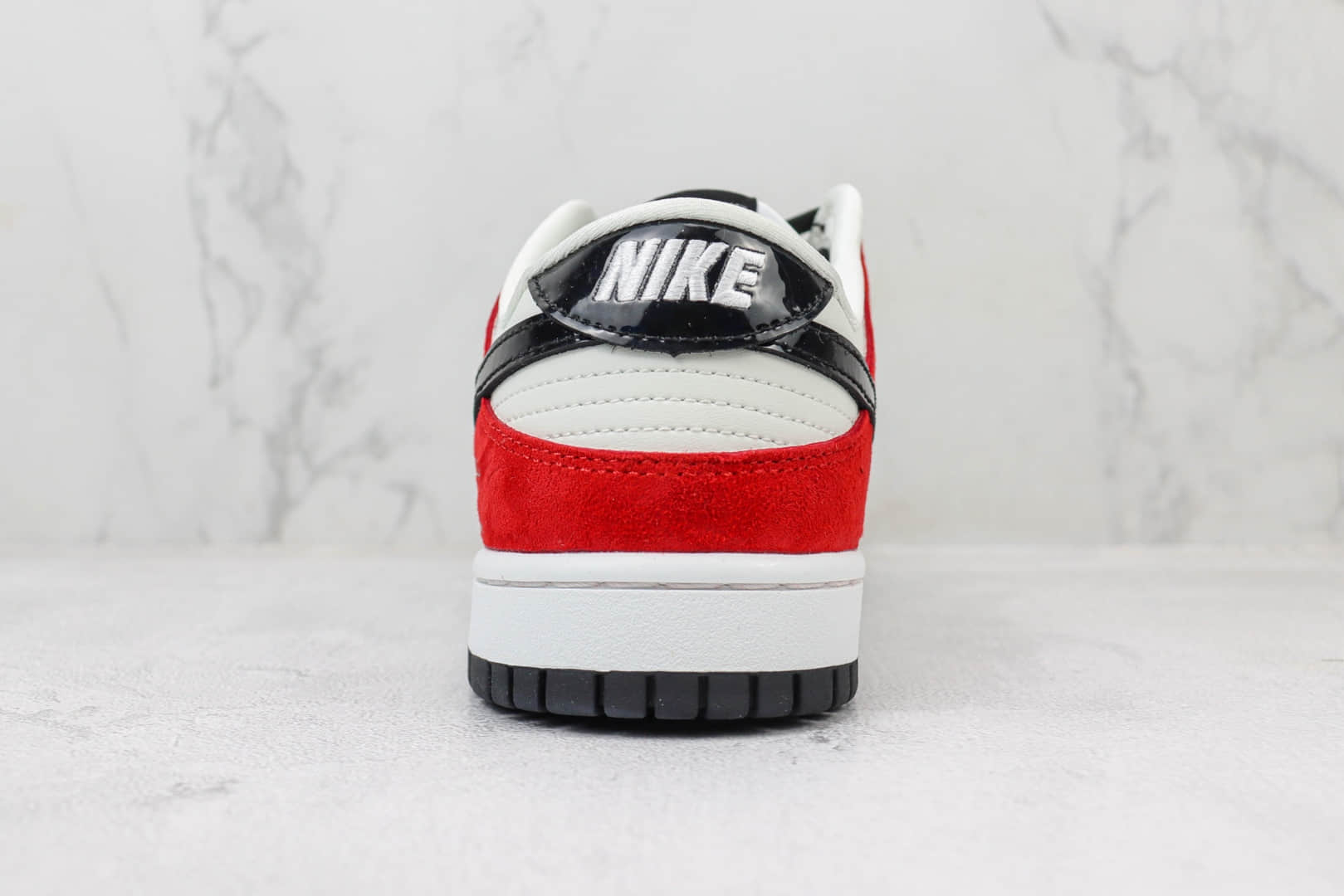 耐克Nike SB Dunk Low纯原版本低帮SB Dunk钻石联名黑白红板鞋 莆田耐克货源 货号:FC1688-124