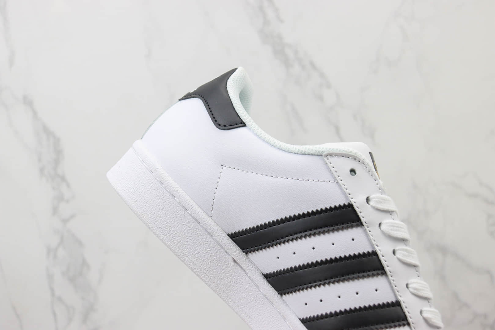 阿迪达斯adidas Originals Superstar纯原版本三叶草贝壳头白黑金标板鞋 莆田阿迪达斯货源 货号:EG4958