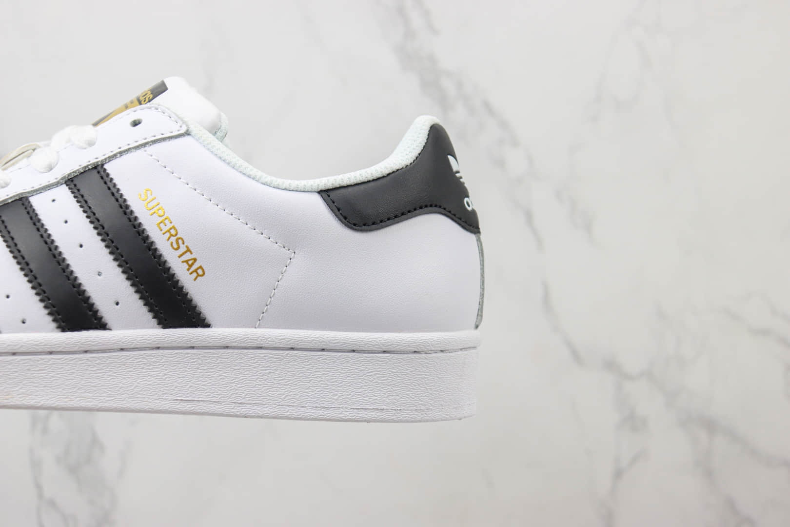 阿迪达斯adidas Originals Superstar纯原版本三叶草贝壳头白黑金标板鞋 莆田阿迪达斯货源 货号:EG4958