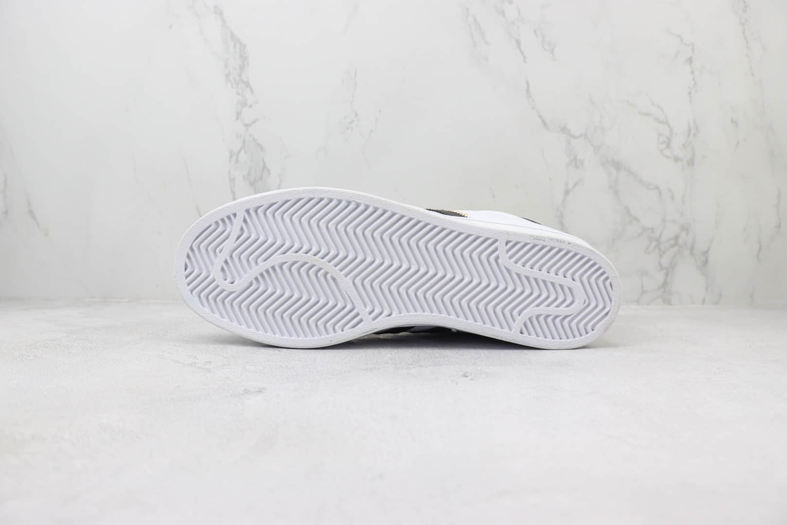 阿迪达斯adidas Originals Superstar纯原版本三叶草贝壳头白黑金标板鞋 莆田阿迪达斯货源 货号:EG4958
