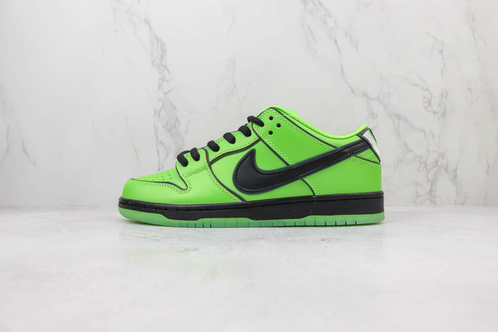 耐克The Powerpuff Girls x Nike SB Dunk Low纯原版本飞天小女警联名SB Dunk黑绿色低帮板鞋 莆田耐克货源 (ID:100924) - 图片1