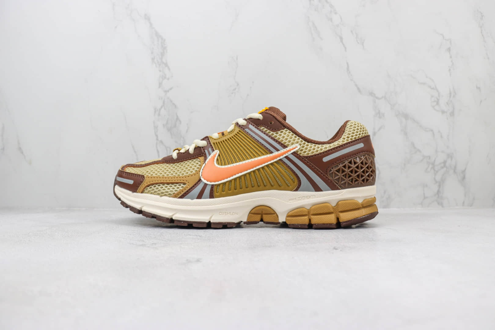 耐克Nike Zoom Vomero 5纯原版本佛莫罗5代棕黄色复古慢跑鞋 莆田耐克货源 (ID:101005) - 图片1
