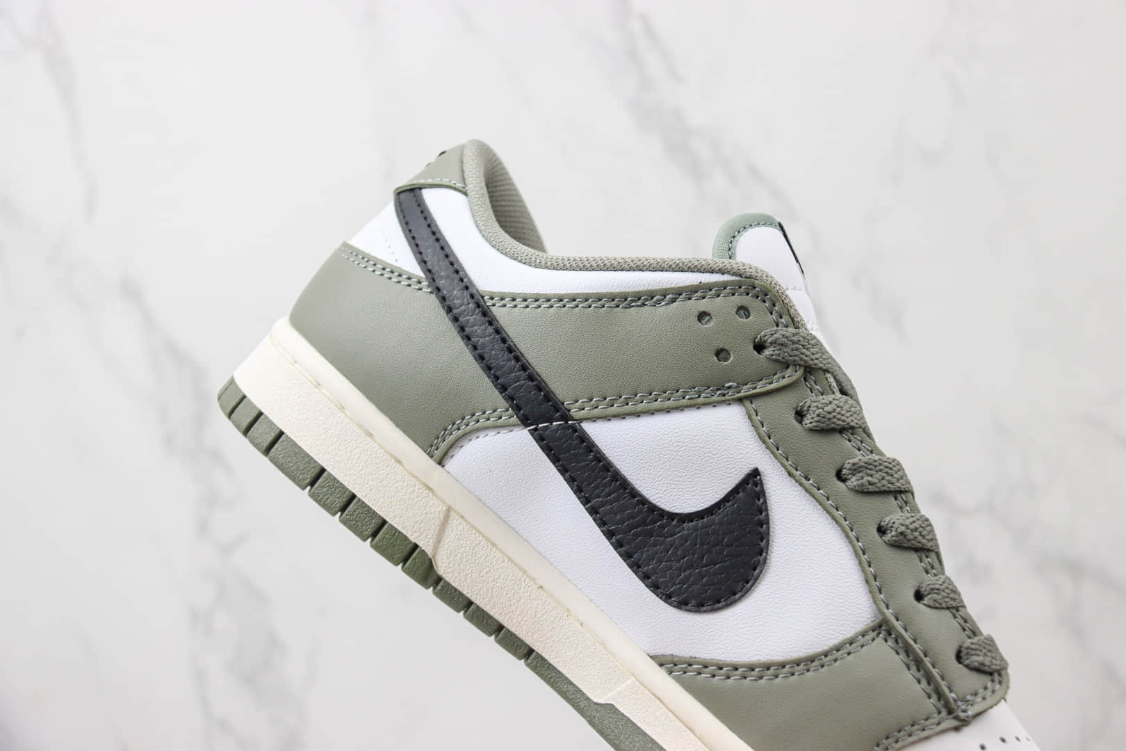 耐克Nike SB Dunk Low纯原版本低帮SB Dunk橄榄绿NBA滑板鞋 莆田耐克工厂 货号:FZ4624-001