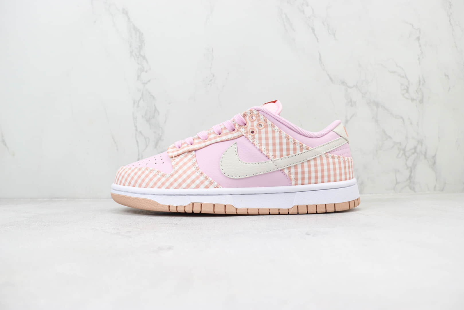 耐克Nike SB Dunk Low纯原版本低帮SB Dunk格子粉板鞋 莆田耐克工厂 (ID:101199) - 图片1