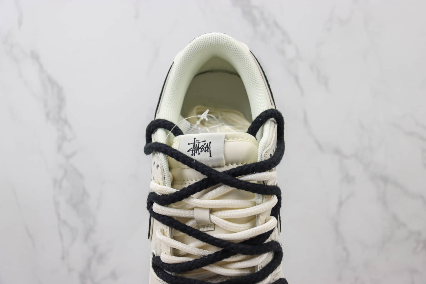 耐克Nike SB Dunk Low纯原版本低帮SB Dunk斯图西联名黑白绑带板鞋 莆田耐克货源 货号:FC1688-139