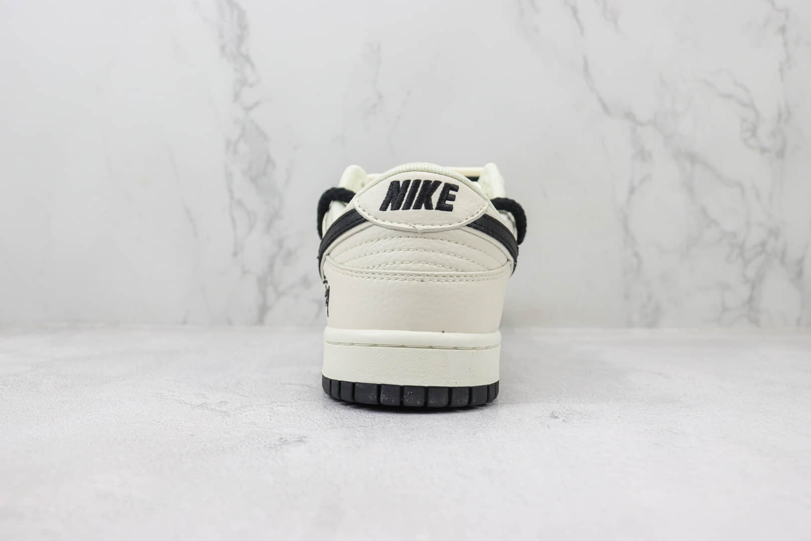 耐克Nike SB Dunk Low纯原版本低帮SB Dunk斯图西联名黑白绑带板鞋 莆田耐克货源 货号:FC1688-139
