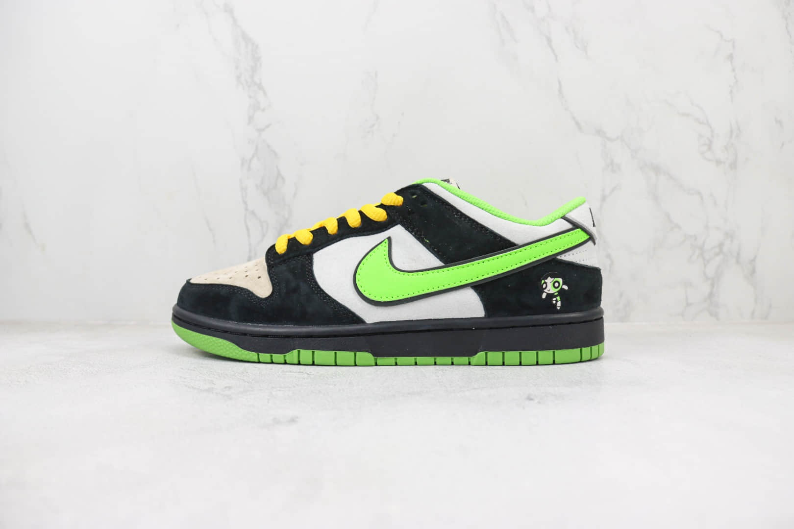 耐克The Powerpuff Girls x Nike SB Dunk Low纯原版本飞天小女警联名SB Dunk黑绿麂皮板鞋 莆田耐克货源 货号:GP5532-063