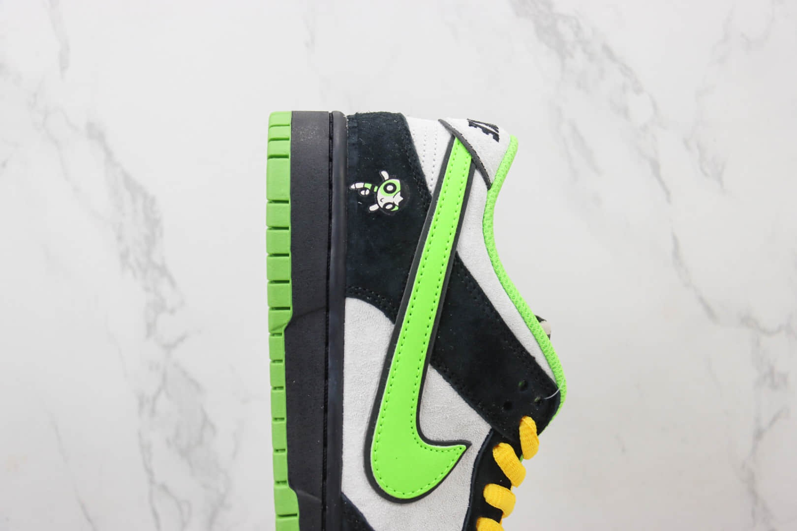 耐克The Powerpuff Girls x Nike SB Dunk Low纯原版本飞天小女警联名SB Dunk黑绿麂皮板鞋 莆田耐克货源 货号:GP5532-063