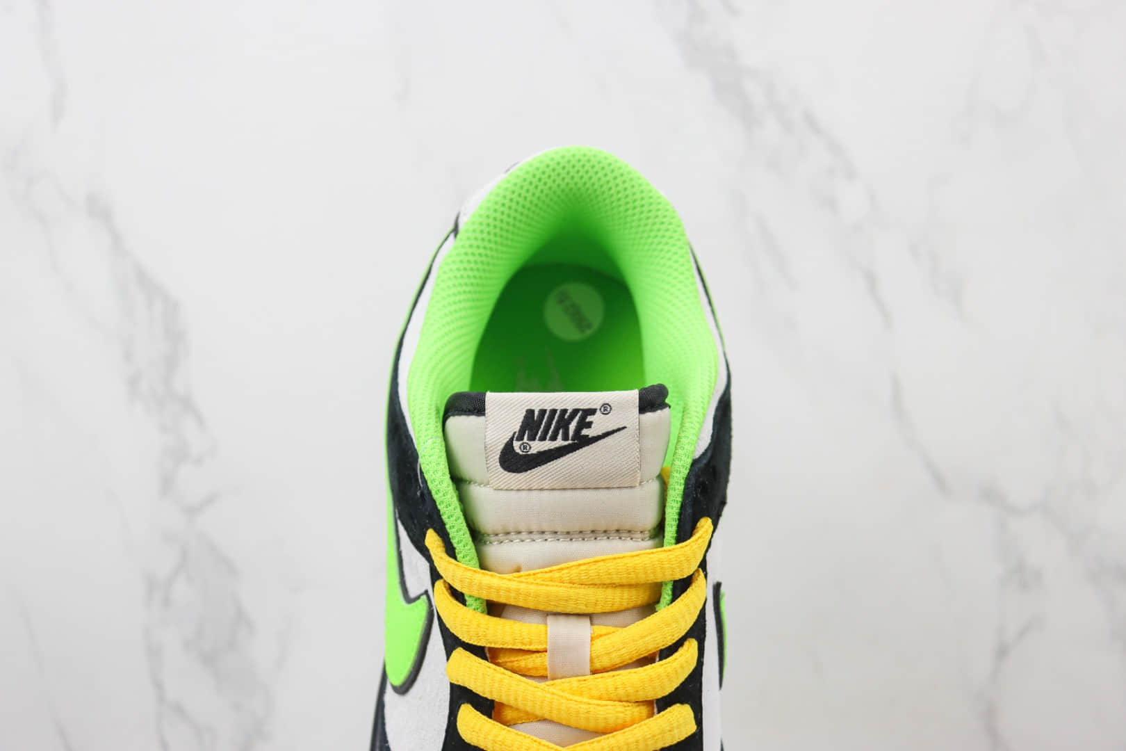 耐克The Powerpuff Girls x Nike SB Dunk Low纯原版本飞天小女警联名SB Dunk黑绿麂皮板鞋 莆田耐克货源 货号:GP5532-063