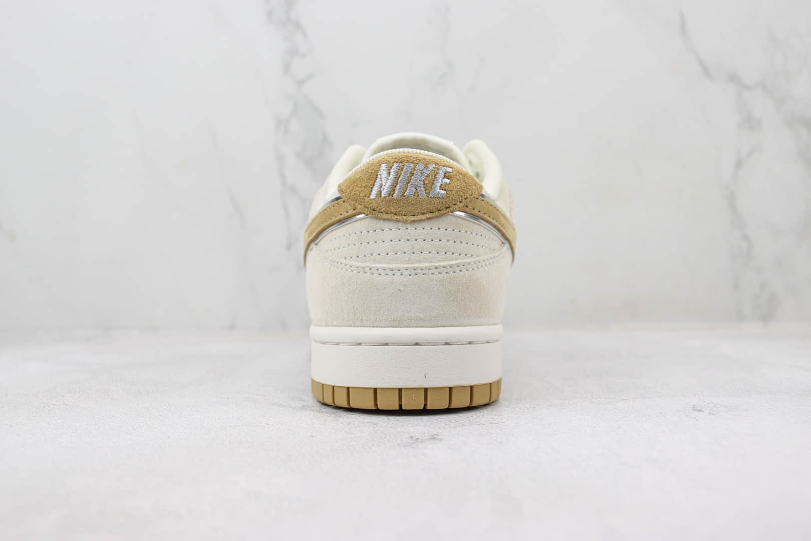 耐克Nike SB Dunk Low纯原版本低帮SB Dunk米黄色麂皮板鞋 莆田耐克货源 货号:DR2269-326