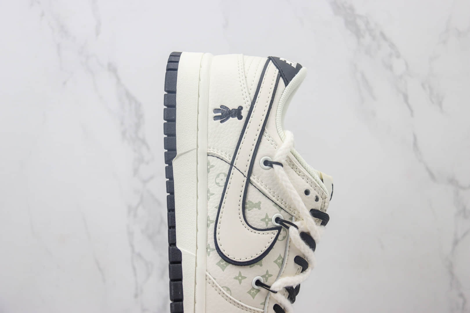 耐克Nike SB Dunk Low x Louis Vuitton纯原版本LV联名SB Dunk白黑暴力熊板鞋 莆田耐克货源 货号:FC1688-135