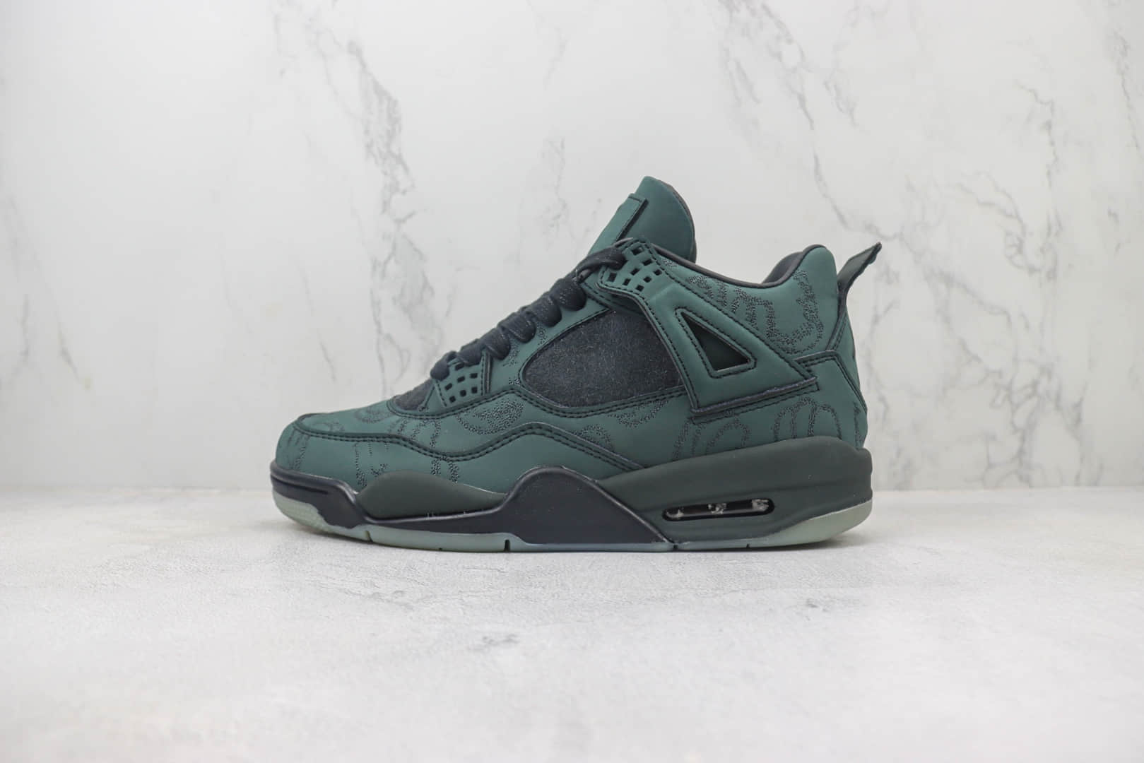 乔丹KAWS x Air Jordan 4 Retro “Kaws Black”纯原版本暴力熊联名AJ4复古绿篮球鞋 莆田AJ货源 (ID:101549) - 图片1
