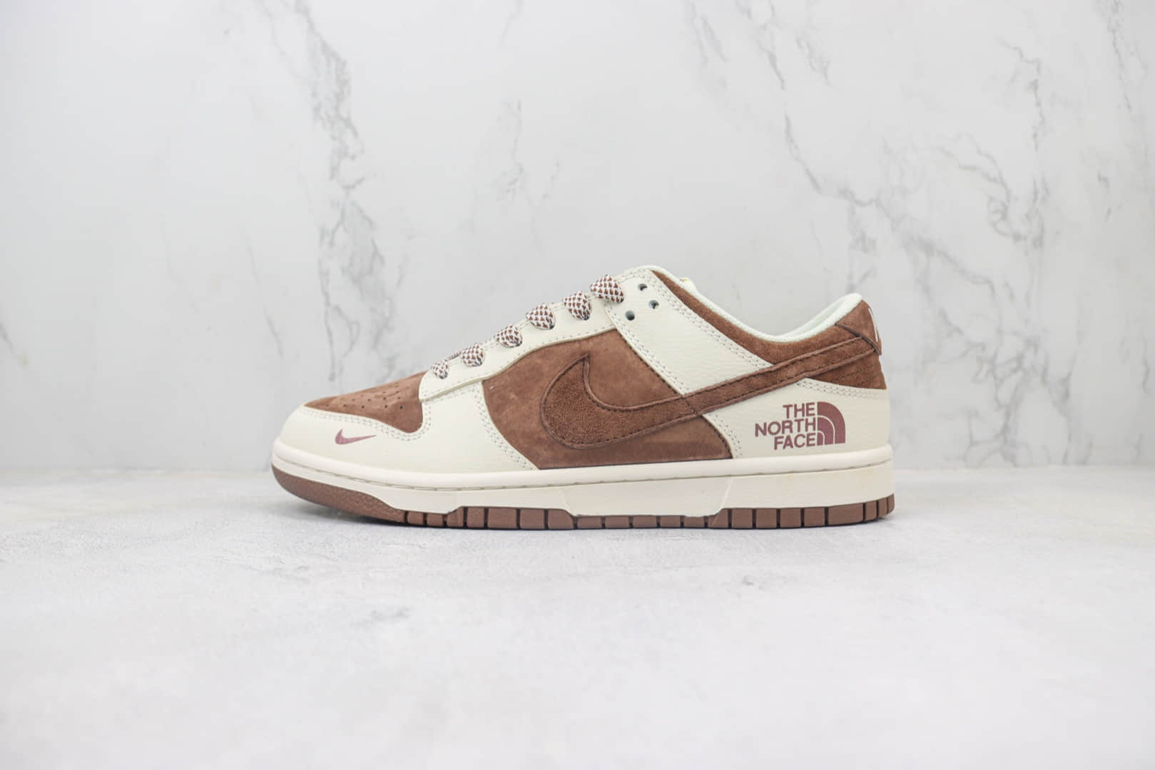 耐克The North Face x Nike Dunk Low纯原版本北面联名Dunk低帮米棕色翻毛皮板鞋 莆田耐克货源 (ID:101633) - 图片1