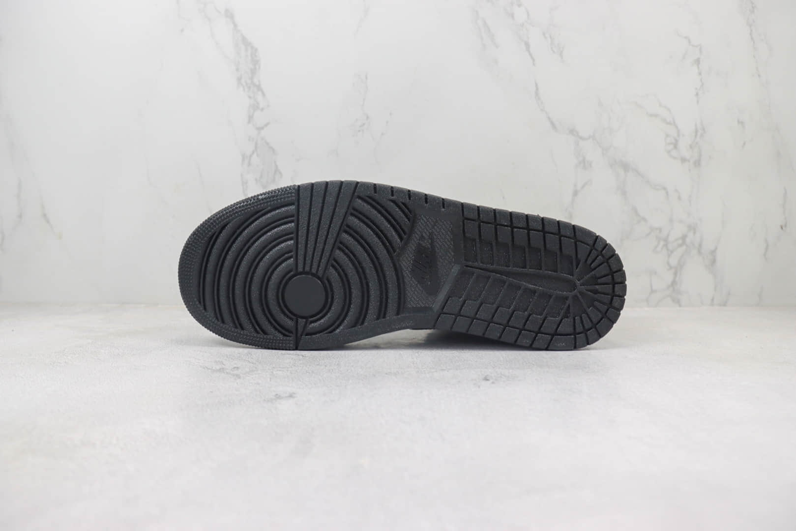 乔丹Air Jordan 1 Mid纯原版本中帮AJ1黑灰影子篮球鞋 莆田AJ货源 货号:554724-096