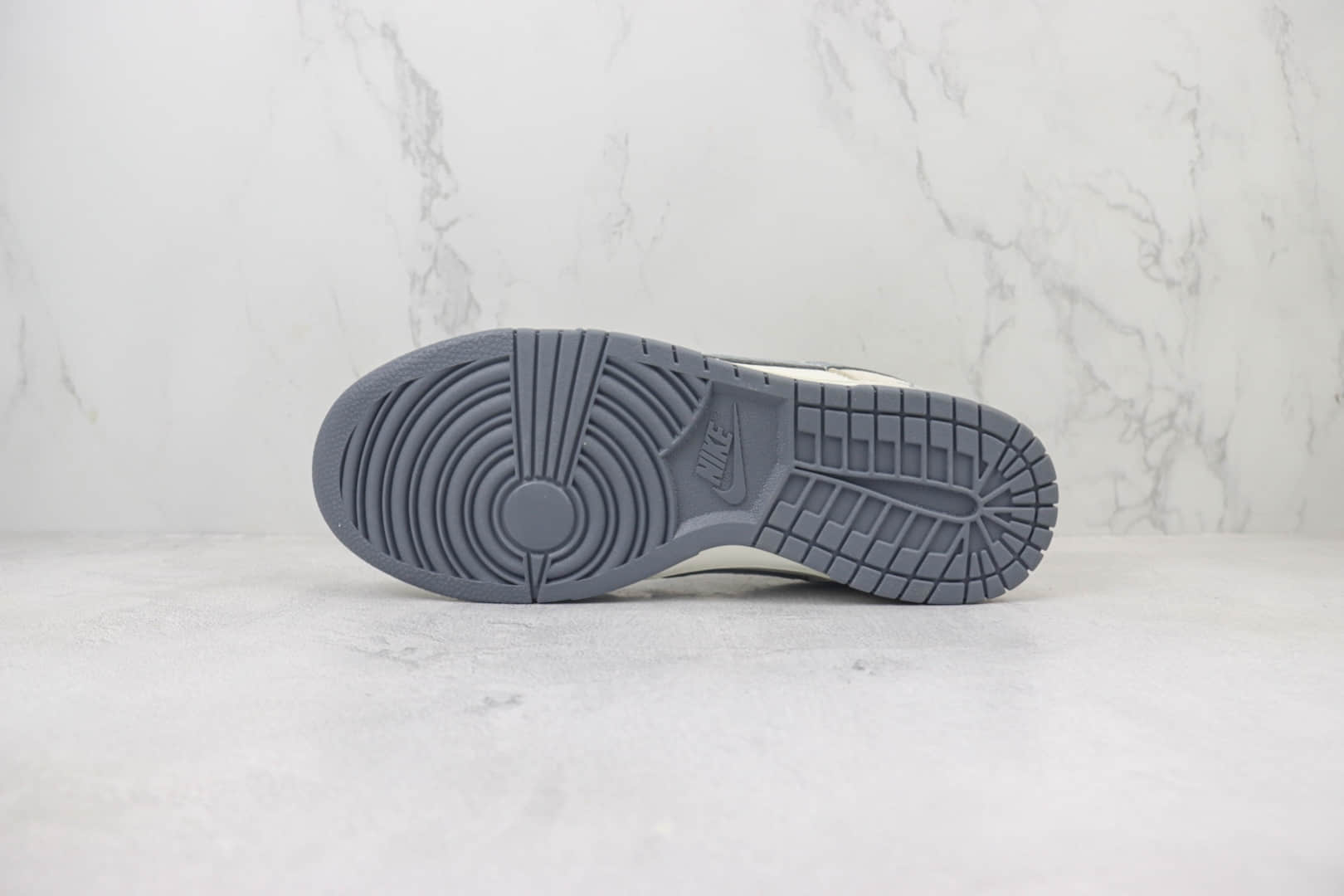 耐克Stussy x Nike SB Dunk Low纯原版本斯图西联名SB Dunk白灰色板鞋 莆田耐克货源 货号:FC1688-154