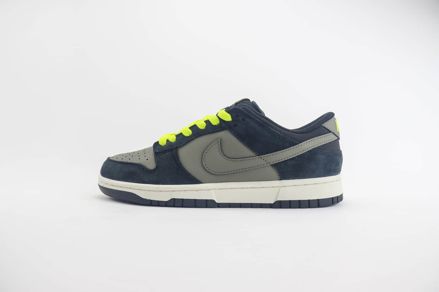 耐克Nike SB Dunk Low纯原版本低帮SB Dunk黑灰绿麂皮板鞋 莆田耐克工厂 (ID:102415) - 图片1