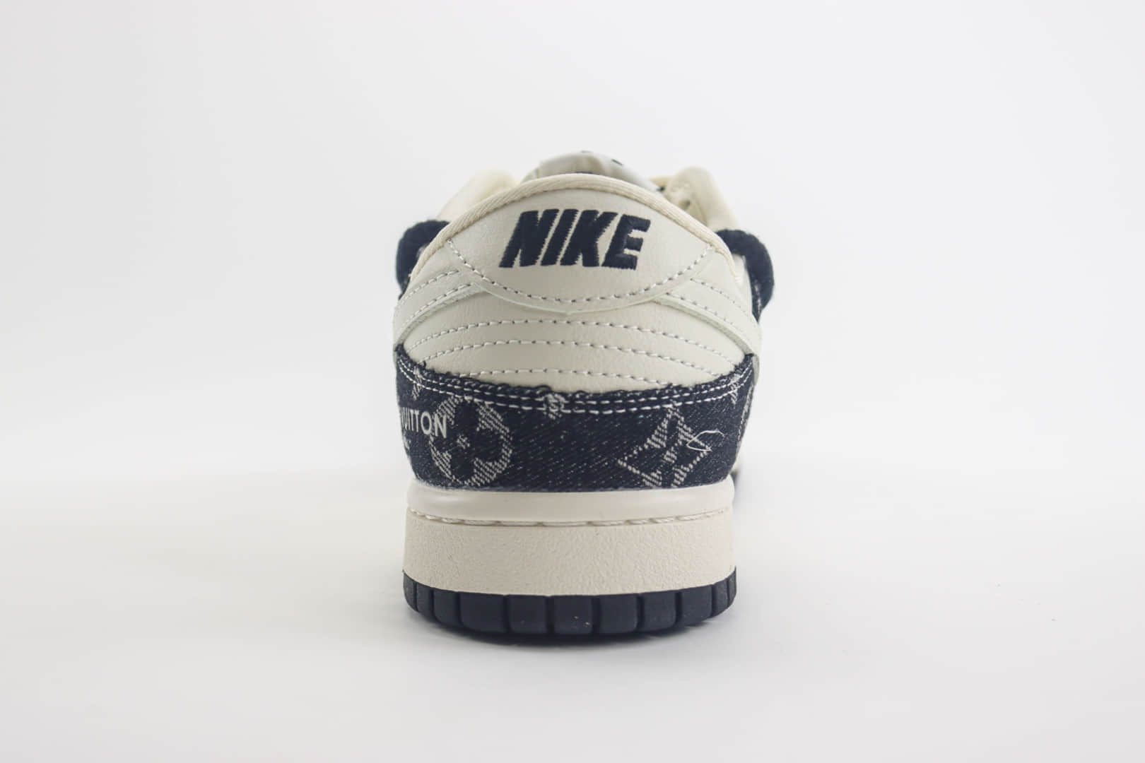 耐克Louis Vuitton x Nike Dunk Low纯原版本路易威登LV联名Dunk黑白牛仔老花解构板鞋 莆田耐克货源 货号:SJ2068-238