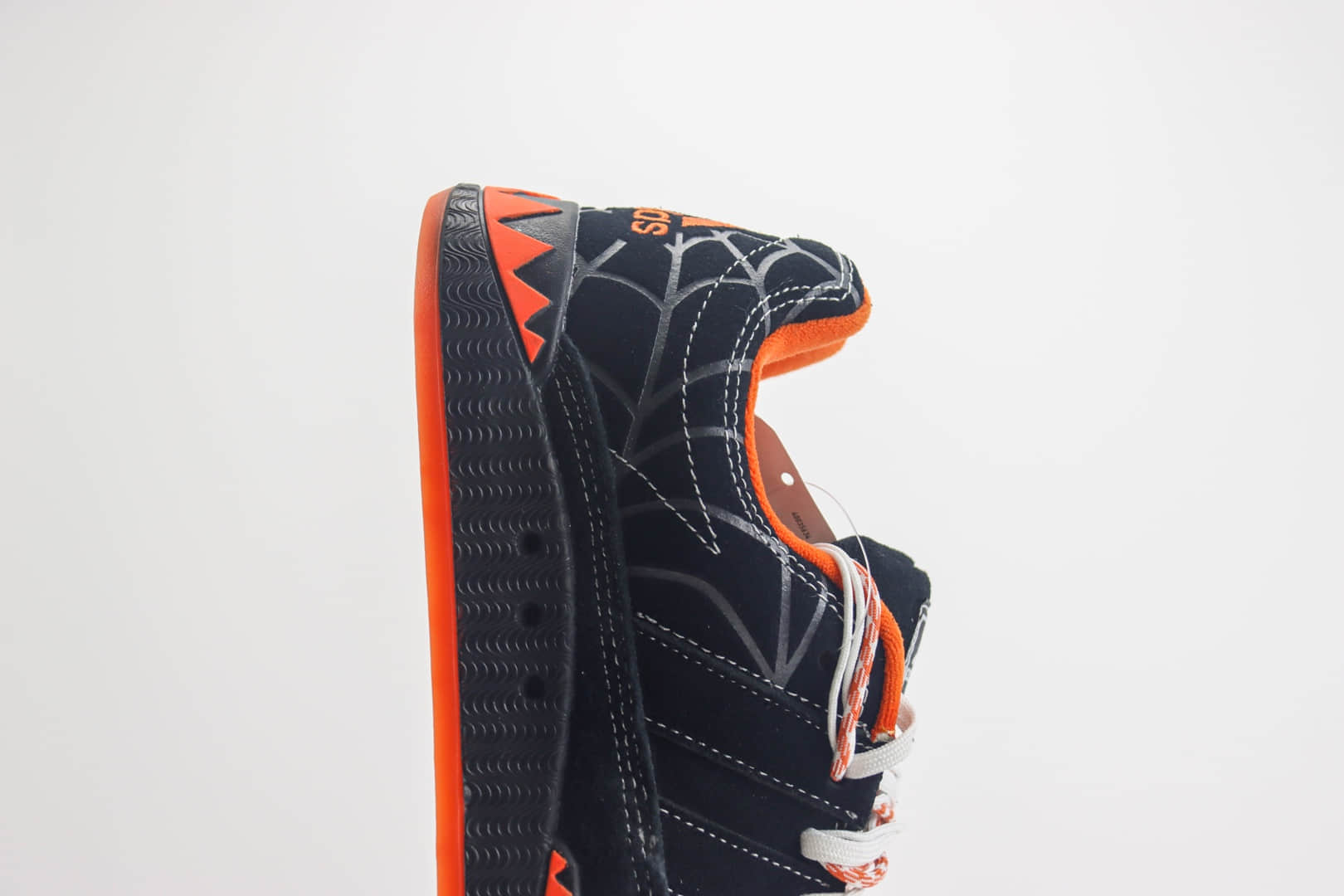 阿迪达斯Human Made x adidas Adimatic Low纯原版本马蒂奇系列黑橙色鲨鱼面包鞋 莆田复刻鞋货源 货号:IG4024