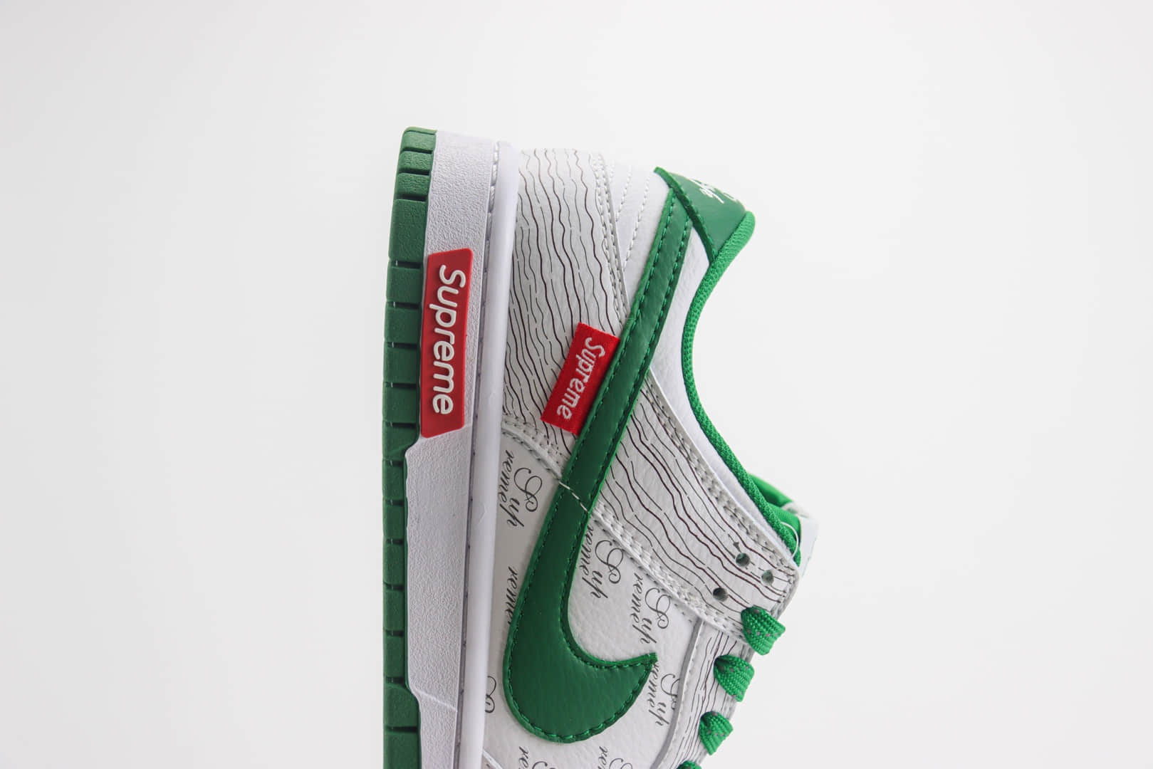 耐克Supreme x Nike Dunk Low纯原版本低帮SB Dunk联名Supreme白绿鬼脸涂鸦板鞋 莆田耐克代理 货号:XD6188-033