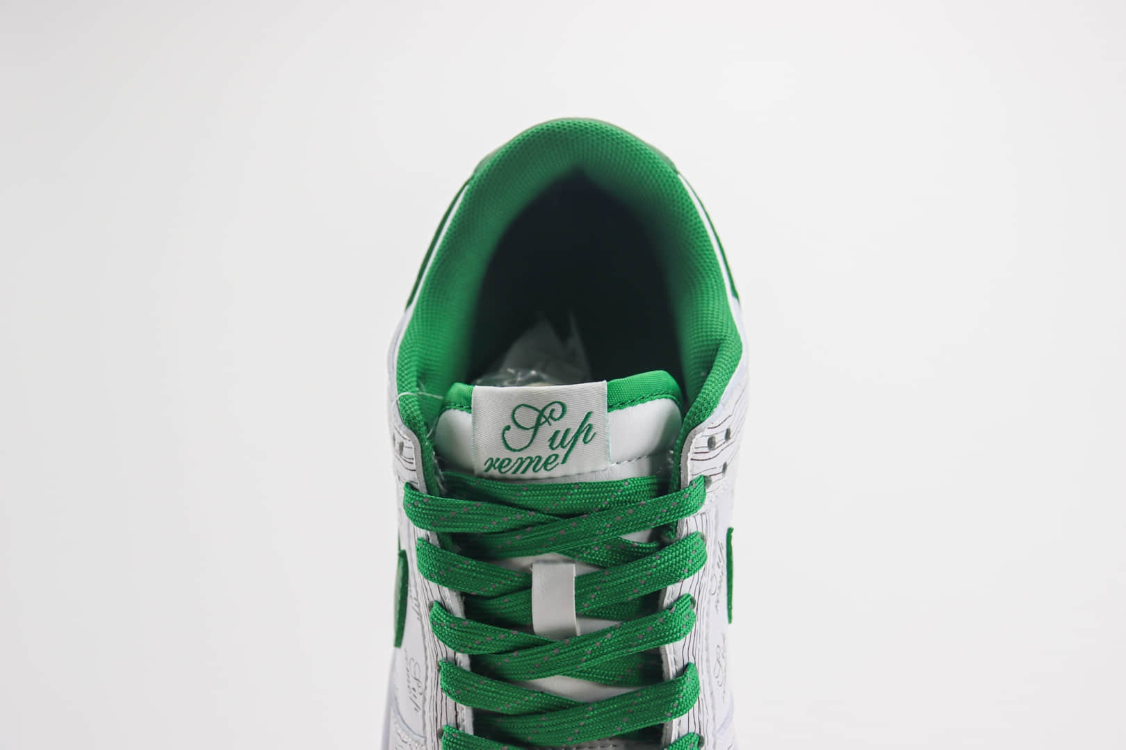 耐克Supreme x Nike Dunk Low纯原版本低帮SB Dunk联名Supreme白绿鬼脸涂鸦板鞋 莆田耐克代理 货号:XD6188-033