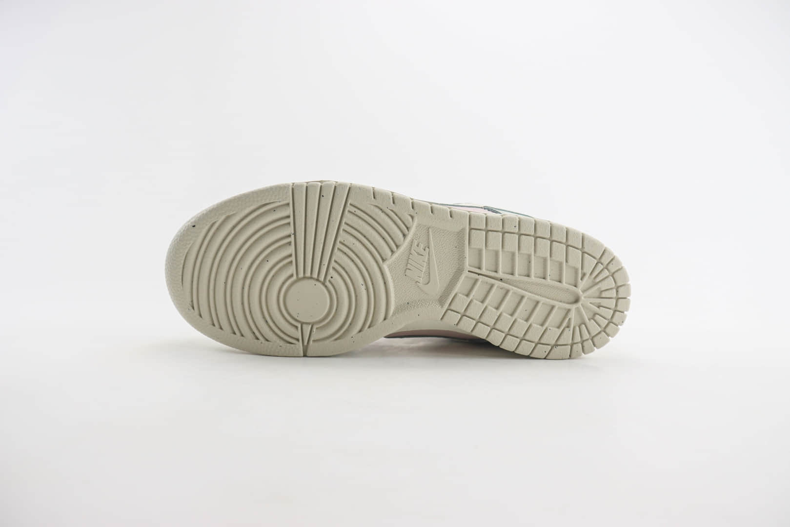 耐克Nike SB Dunk Low纯原版本低帮SB Dunk灰粉色滑板板鞋 莆田耐克工厂 货号:DD1873-001