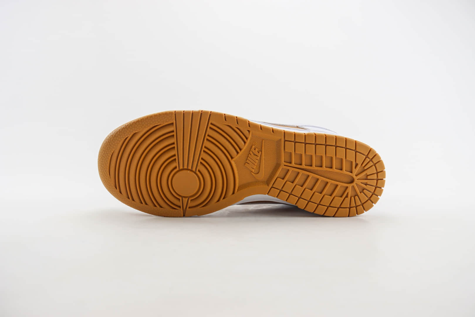 耐克Nike SB Dunk Low纯原版本低帮SB Dunk白棕色滑板板鞋 莆田耐克代理 货号:FQ6965-700
