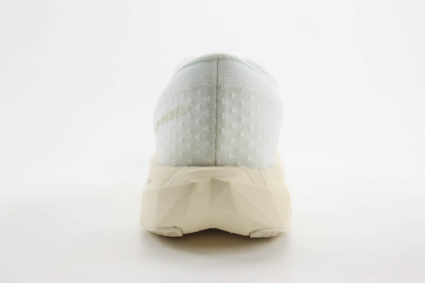 新百伦New Balance FuelCell Rebel V4纯原版本白色轻便跑步鞋 莆田新百伦货源 货号:WFCXLJ4