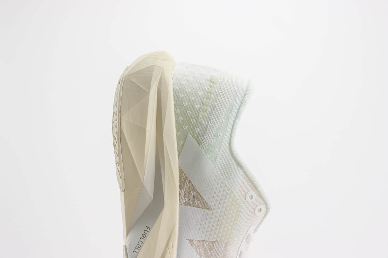 新百伦New Balance FuelCell Rebel V4纯原版本白色轻便跑步鞋 莆田新百伦货源 货号:WFCXLJ4