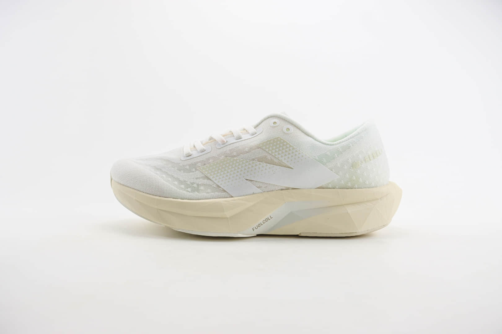 新百伦New Balance FuelCell Rebel V4纯原版本白色轻便跑步鞋 莆田新百伦货源 货号:WFCXLJ4
