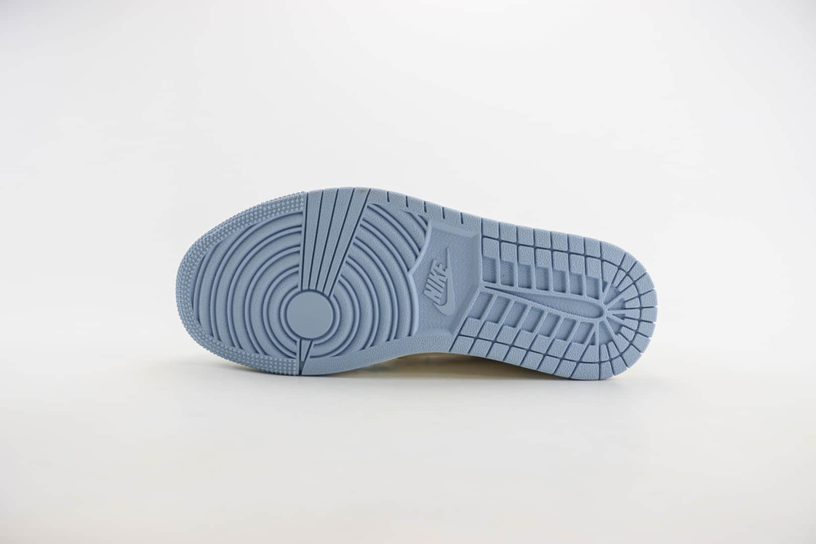 乔丹Louis Vuitton x Air Jordan 1 Low纯原版本倒钩AJ1联名LV米白牛仔蓝板鞋 莆田天花板AJ1 货号:LJ5188-003