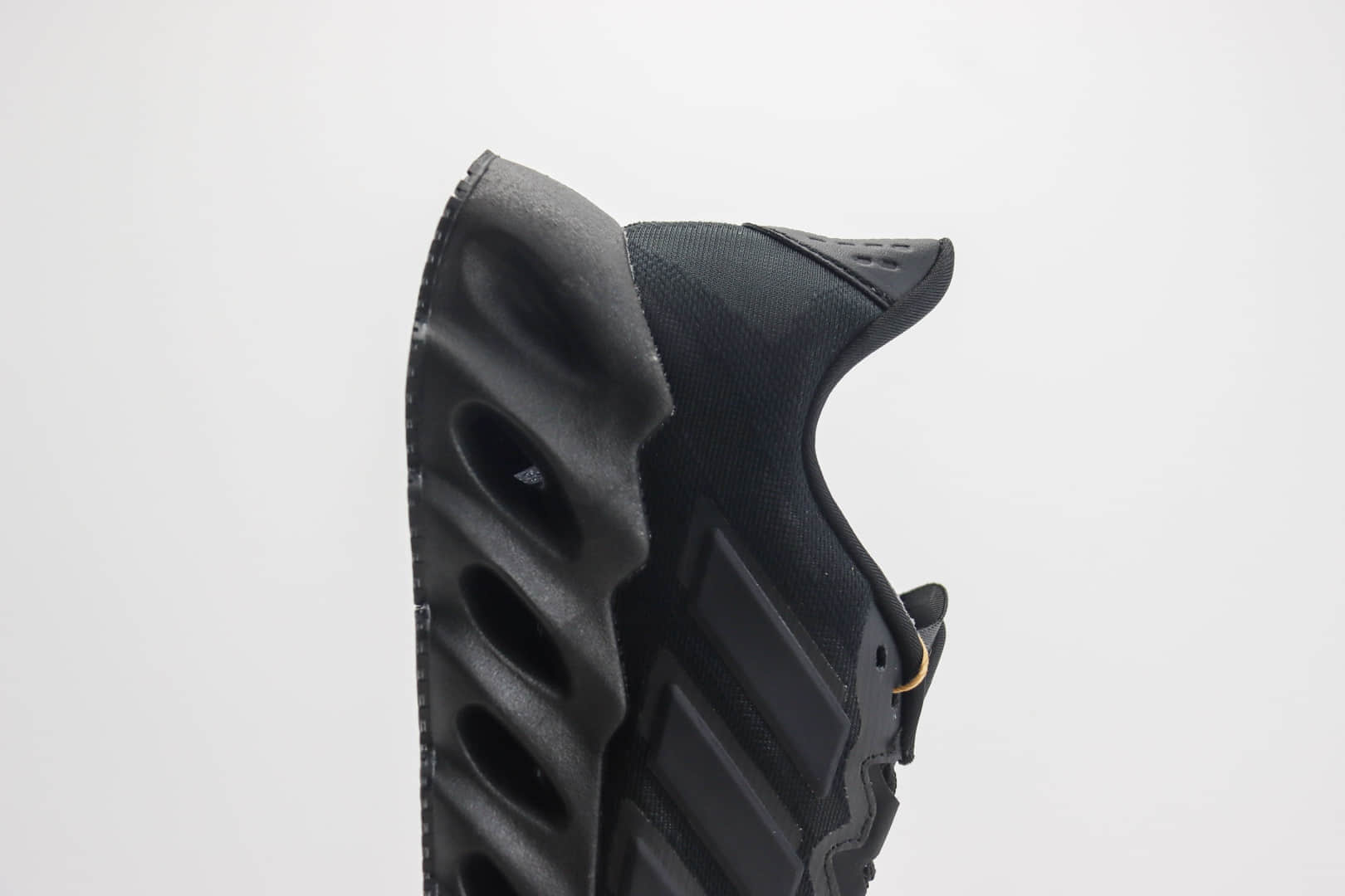 阿迪达斯adidas Switch FWD纯原版本阿尔法黑武士爆米花跑鞋 莆田阿迪达斯工厂 货号:ID1779