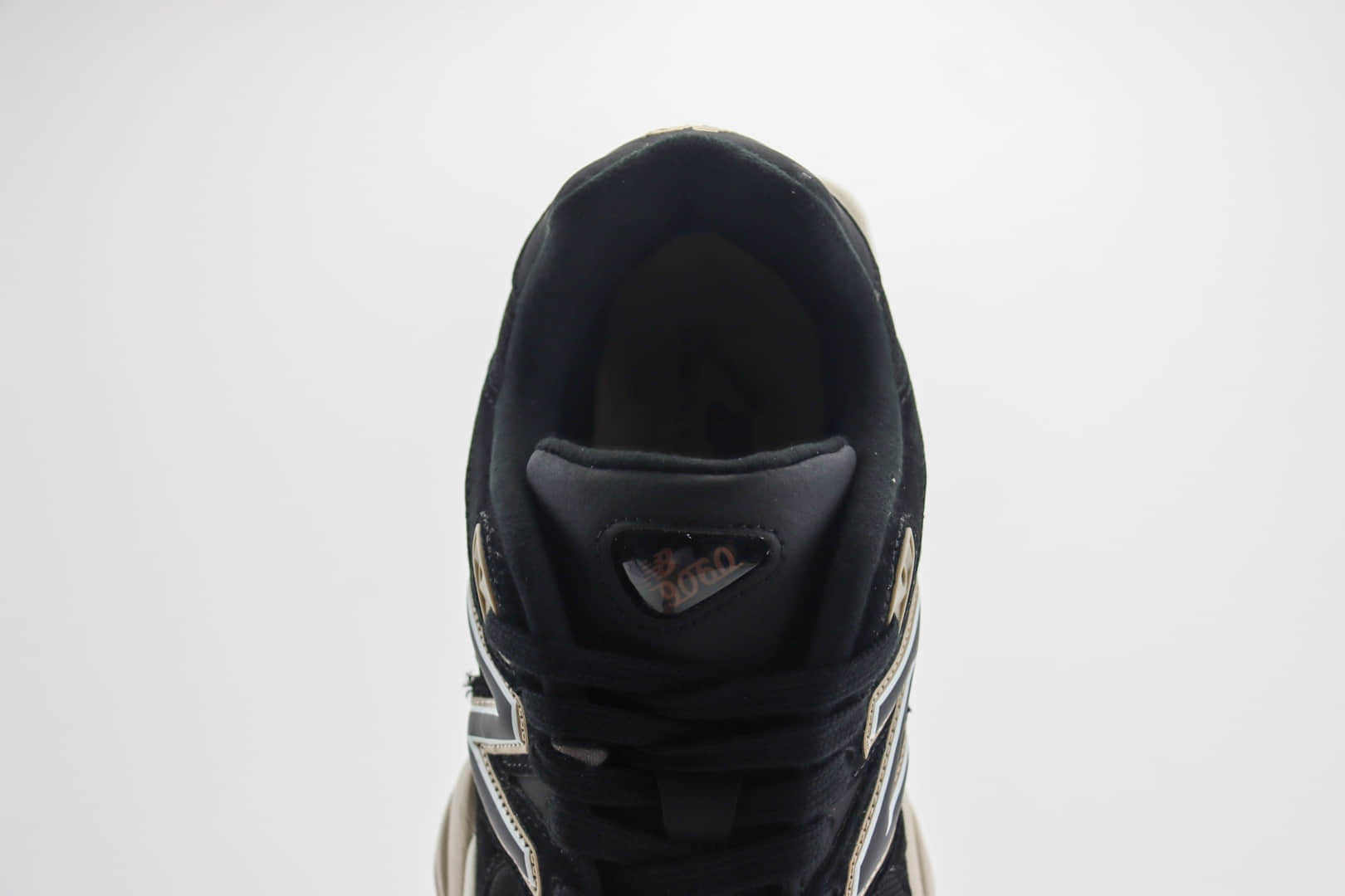 新百伦New Balance 9060纯原版本黑色NB9060复古慢跑鞋 莆田新百伦货源 货号:U9060UBY