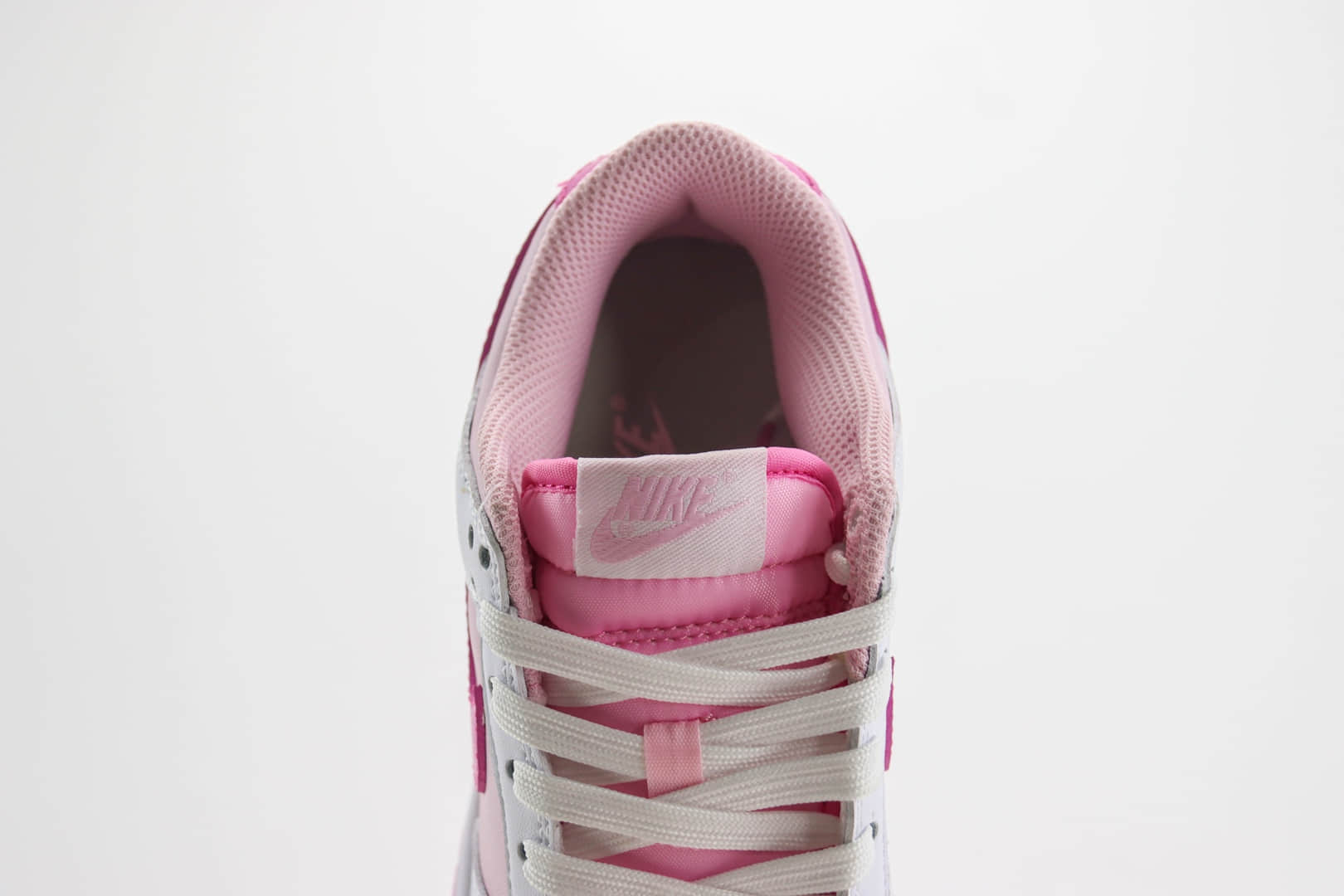 耐克Nike SB Dunk Low纯原版本粉白SB Dunk情人节低帮板鞋 莆田复刻鞋货源 货号：HQ1181-661