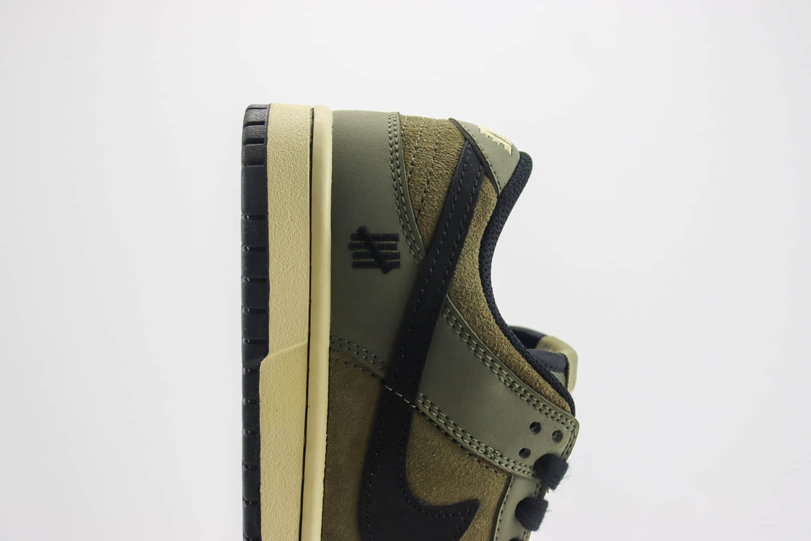 耐克Undefeated x Nike Dunk SB Low纯原版本三道杠SB Dunk军绿色板鞋 莆田耐克代理 货号:JH8037-921