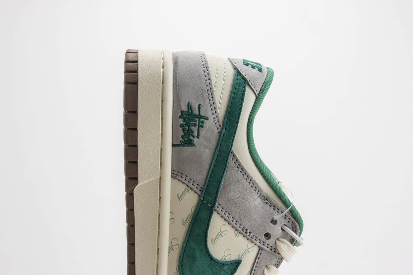 耐克Stussy x Nike SB Dunk Low纯原版本斯图西联名SB Dunk白灰绿双勾板鞋 莆田复刻鞋货源 货号:CF3688-007