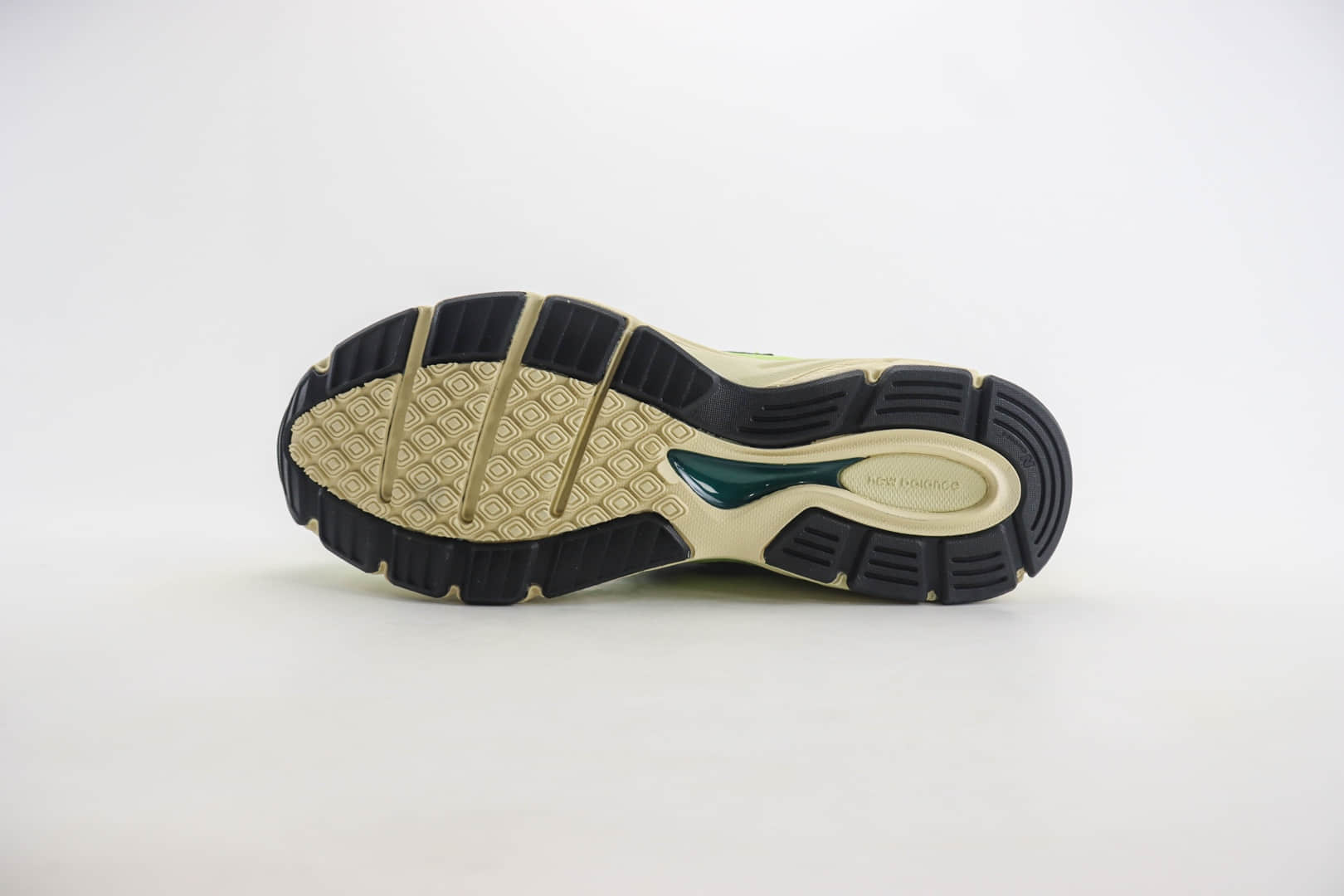 新百伦New Balance 990V4纯原版本草绿色NB990V4复古慢跑鞋 莆田新百伦货源 货号:U990NB4