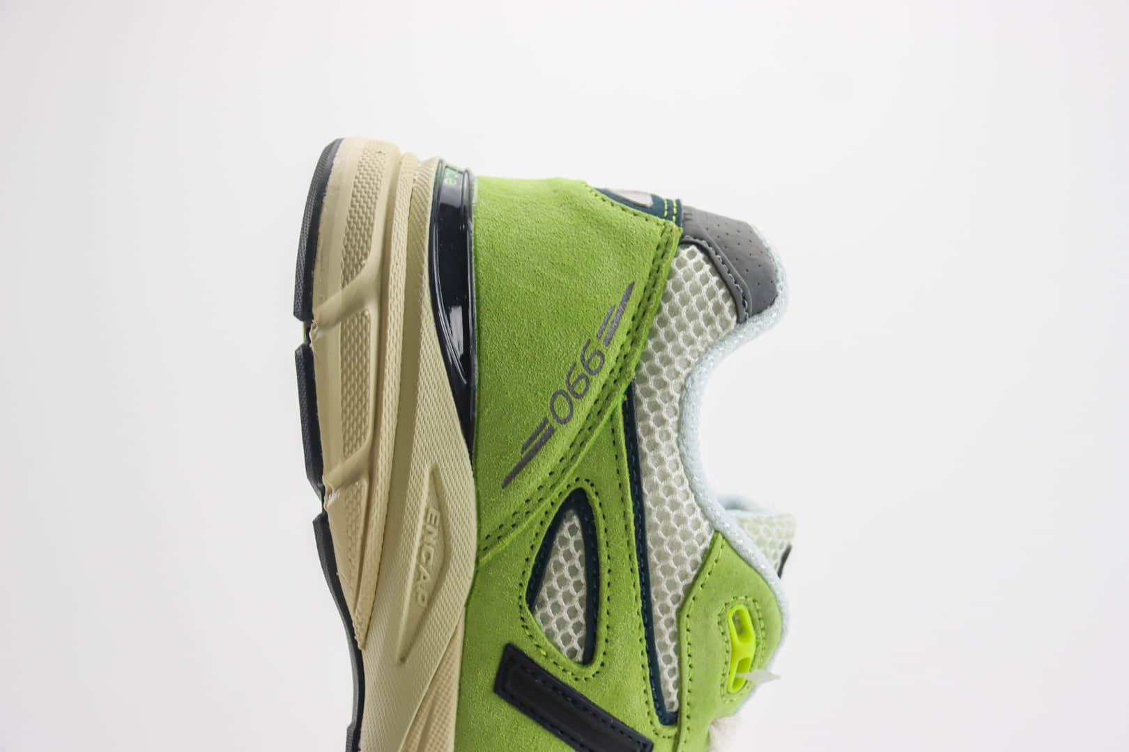新百伦New Balance 990V4纯原版本草绿色NB990V4复古慢跑鞋 莆田新百伦货源 货号:U990NB4
