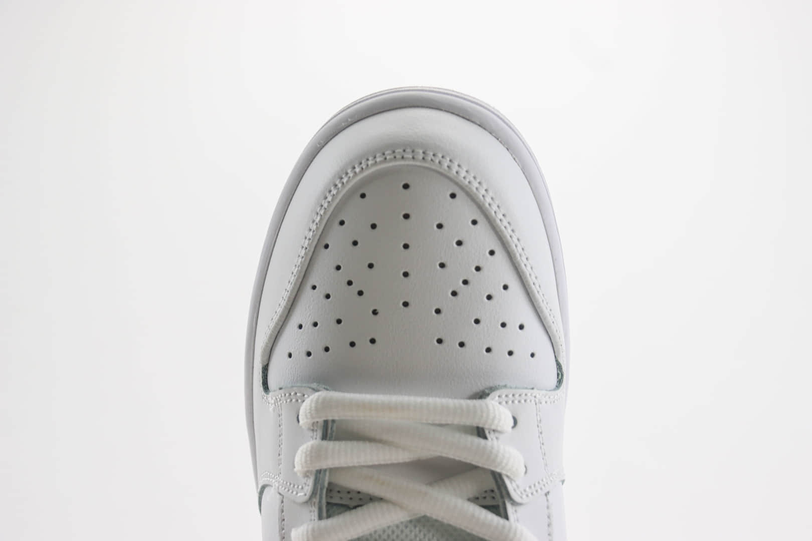 耐克Nike SB Dunk Low纯原版本低帮SB Dunk纯白板鞋 莆田耐克工厂 货号:FJ1674-100