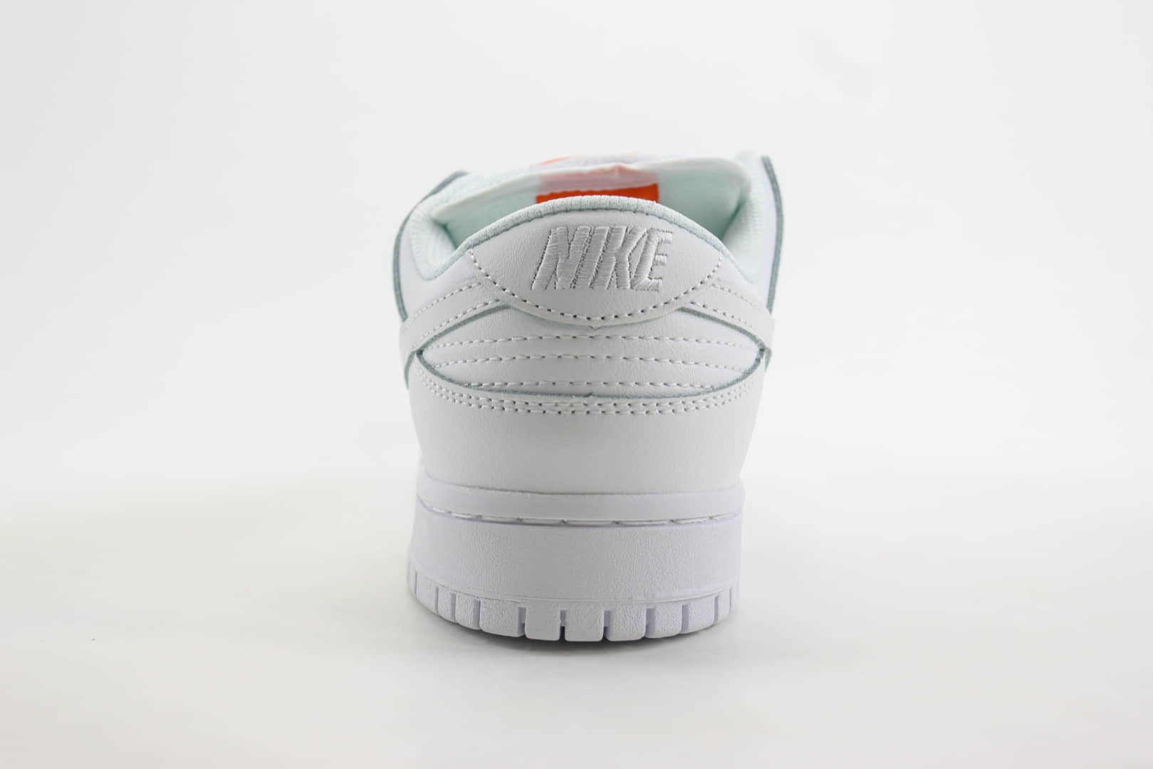 耐克Nike SB Dunk Low纯原版本低帮SB Dunk纯白板鞋 莆田耐克工厂 货号:FJ1674-100