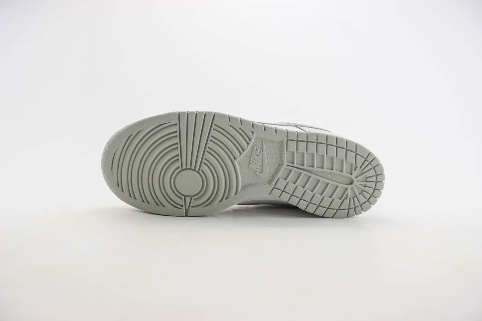 耐克Nike SB Dunk Low纯原版本低帮SB Dunk灰白色滑板板鞋 莆田耐克代理 货号:DV0831-106