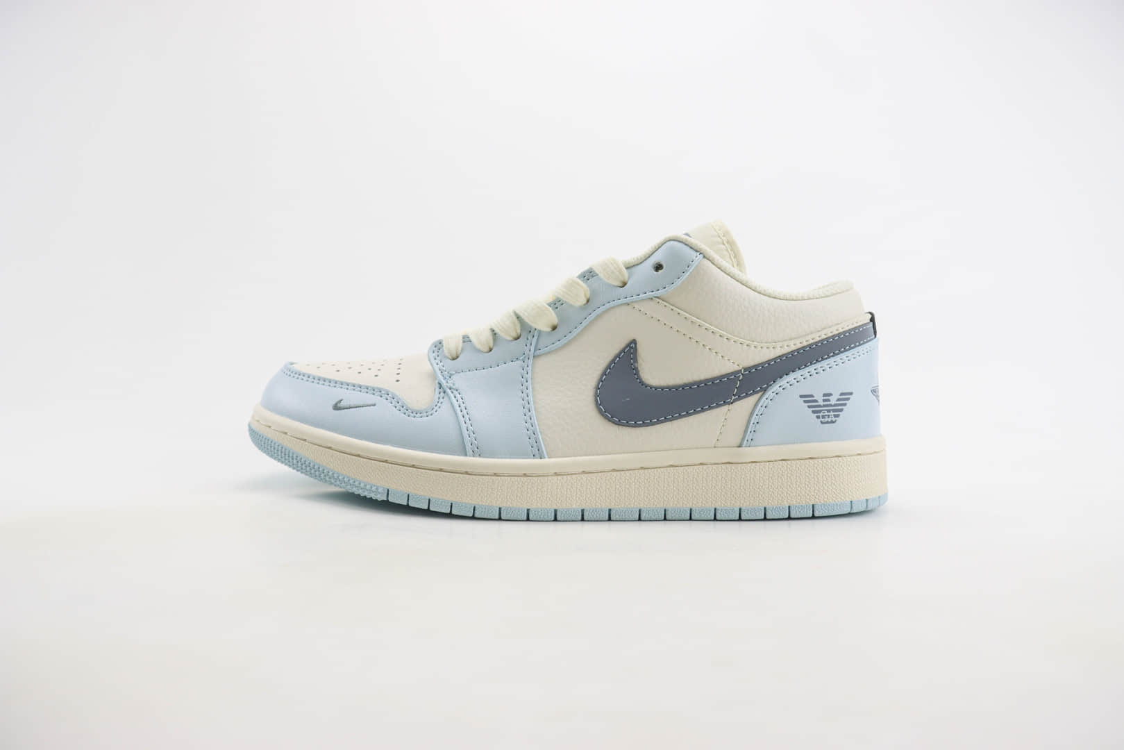 乔丹Air Jordan 1 Retro Low x Armani低帮AJ1白蓝色板鞋 莆田AJ系列代理 (ID:105930) - 图片1
