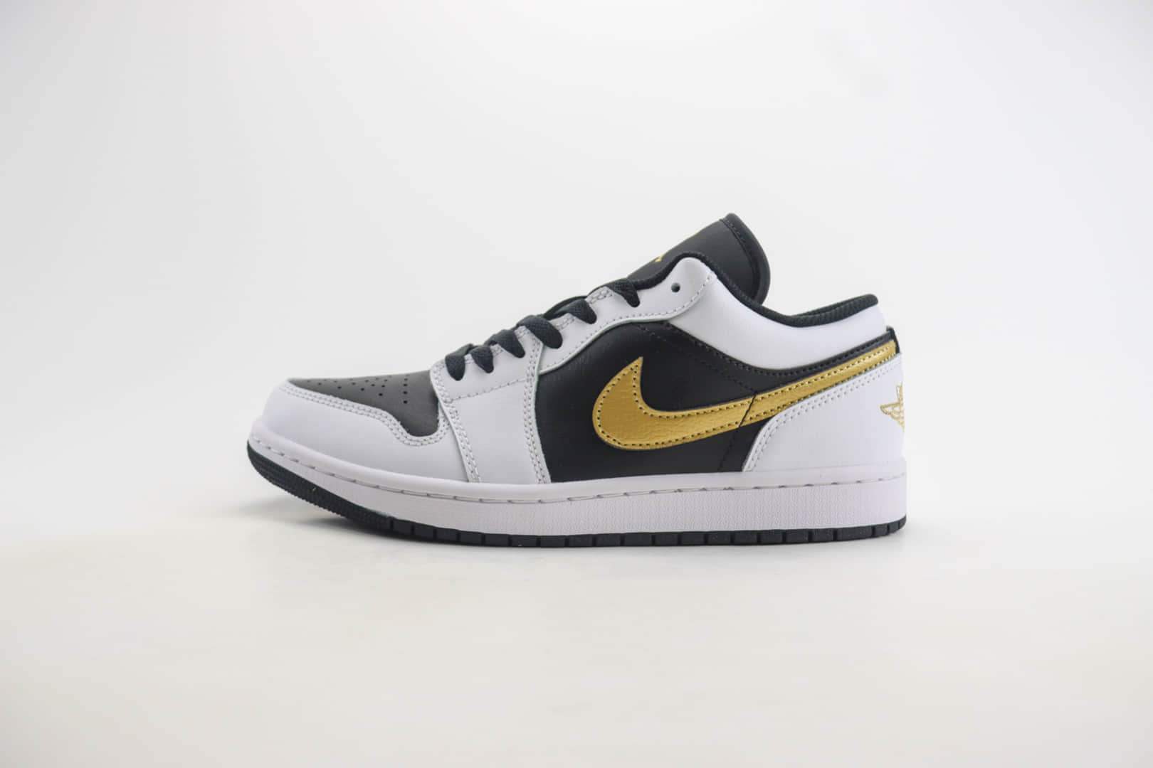 乔丹Air Jordan 1 Low Reverse Panda纯原版本低帮AJ1白黑金钩板鞋 莆田AJ1货源 (ID:106011) - 图片1