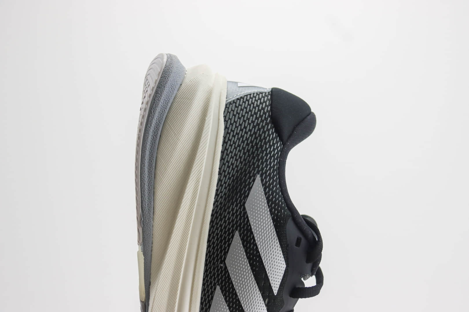 阿迪达斯Adidas Supernova Rise纯原版本黑白灰色慢跑鞋 莆田阿迪达斯货源 货号:IG5837 阿迪达斯Adidas Supernova Rise纯原版本黑白灰色慢跑鞋 莆田阿迪达斯货源 货号:IG5837