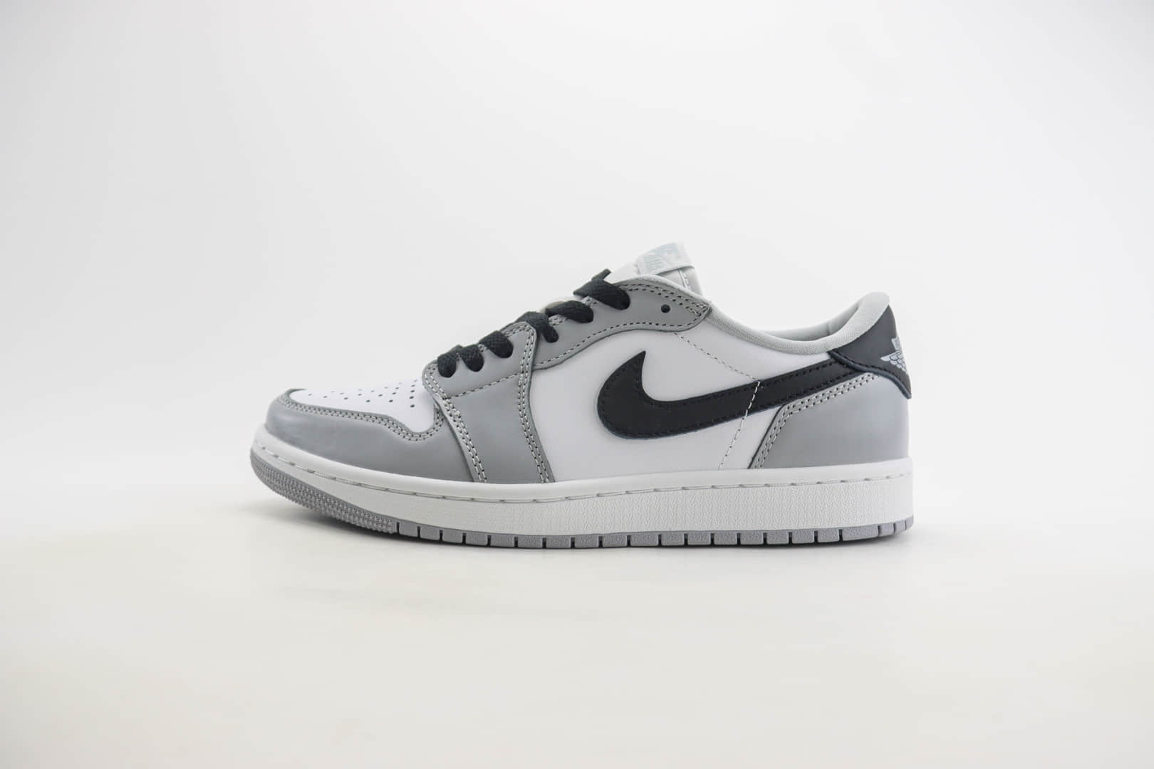 乔丹Air Jordan AJ1 Low Golf纯原版本低帮AJ1高尔夫白灰黑勾板鞋 莆田AJ1货源 (ID:106261) - 图片1