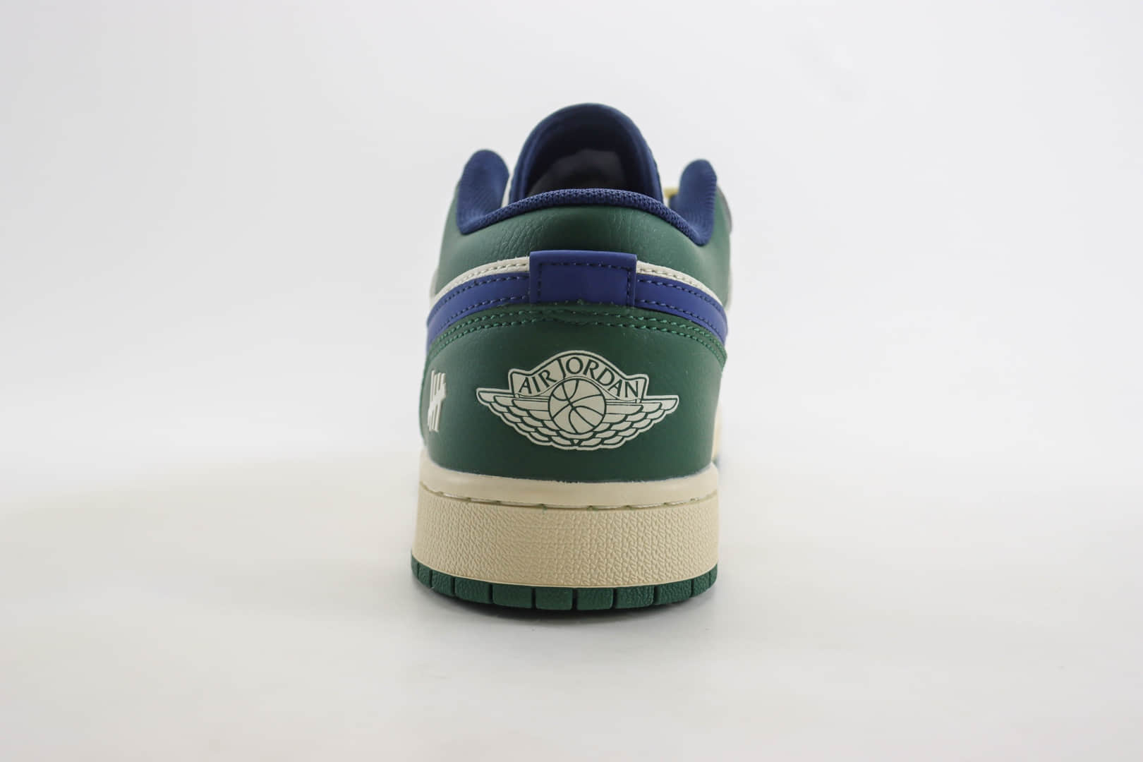 乔丹Air Jordan AJ1 Low纯原版本低帮AJ1三道杠联名款板鞋 莆田AJ1工厂 货号:JJ8688-005 乔丹Air Jordan AJ1 Low纯原版本低帮AJ1三道杠联名款板鞋 莆田AJ1工厂 货号:JJ8688-005