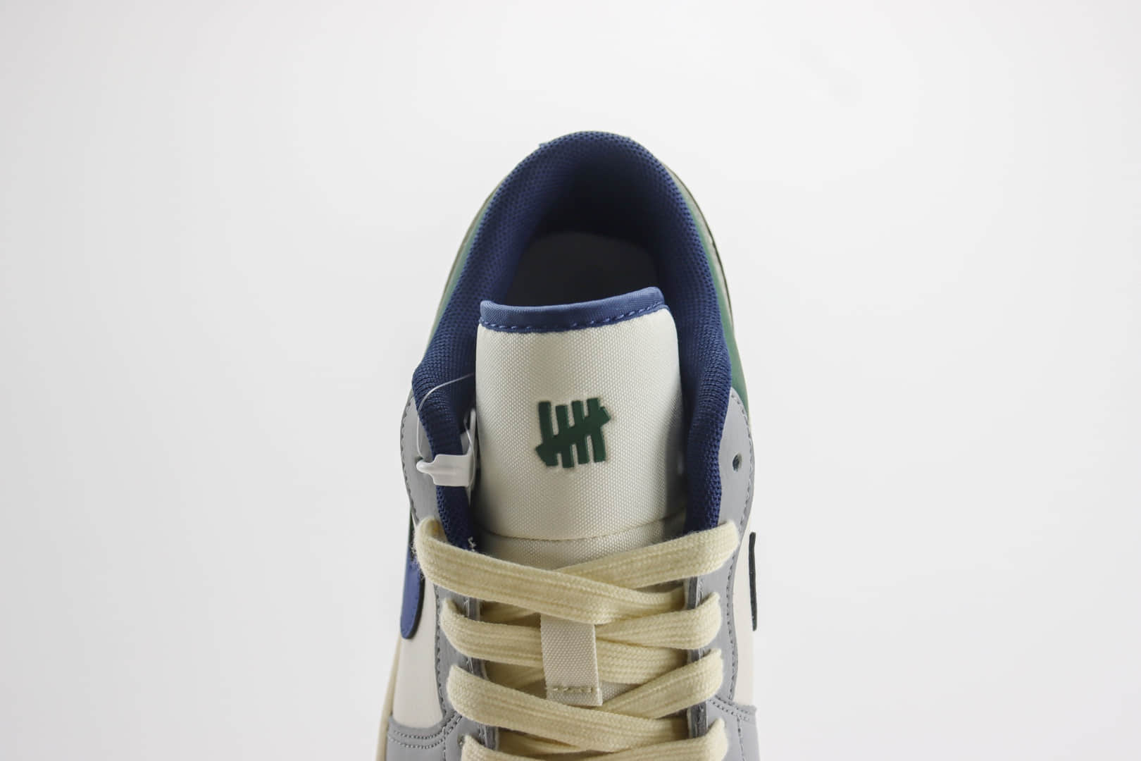 乔丹Air Jordan AJ1 Low纯原版本低帮AJ1三道杠联名款板鞋 莆田AJ1工厂 货号:JJ8688-005 乔丹Air Jordan AJ1 Low纯原版本低帮AJ1三道杠联名款板鞋 莆田AJ1工厂 货号:JJ8688-005