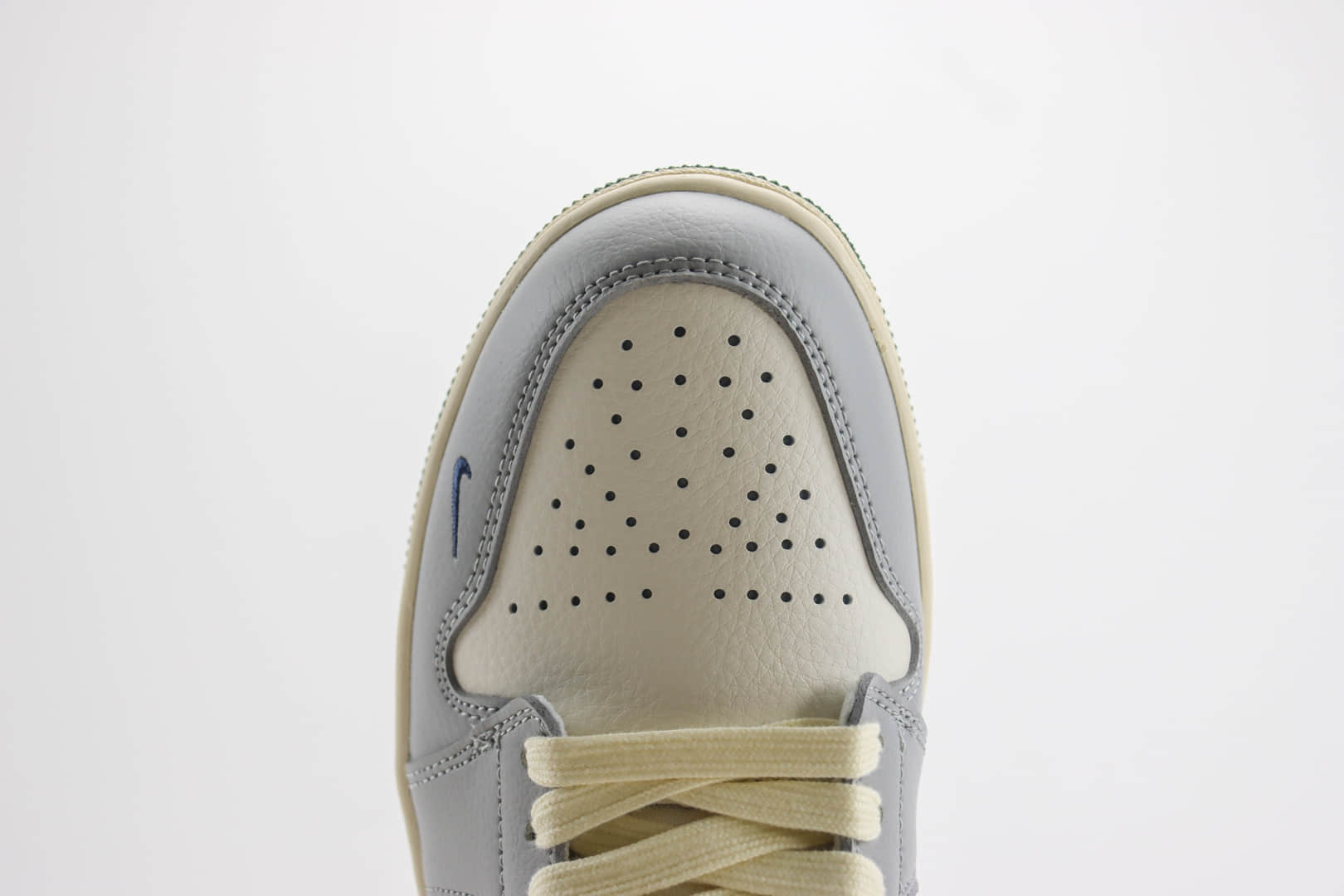 乔丹Air Jordan AJ1 Low纯原版本低帮AJ1三道杠联名款板鞋 莆田AJ1工厂 货号:JJ8688-005 乔丹Air Jordan AJ1 Low纯原版本低帮AJ1三道杠联名款板鞋 莆田AJ1工厂 货号:JJ8688-005