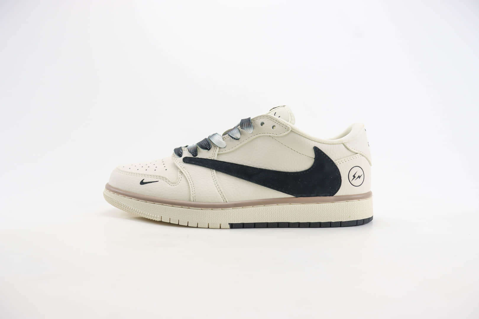 乔丹Travis Scott x Fragment Design x Air Jordan 1 Low纯原版本低帮AJ1闪电联名TS米黑双拼板鞋 莆田AJ货源 货号:CF3688-018